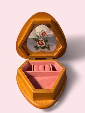 Jewelry box